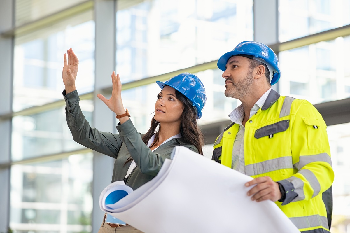 architect explaining blueprint to supervisor